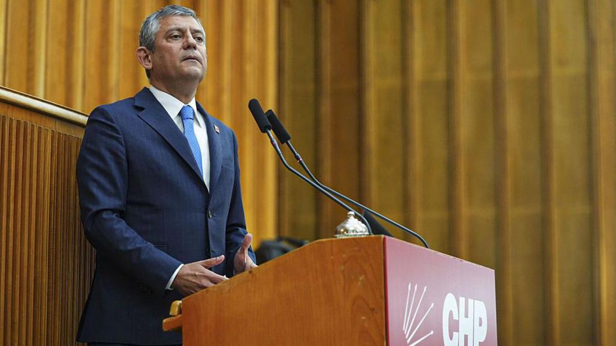 Özgür Özel, CHP’deki Son Grup Toplantısında Veda Etti